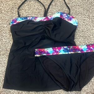 Athleta, black tankini top and low rise bottoms, 38 D/DD, L